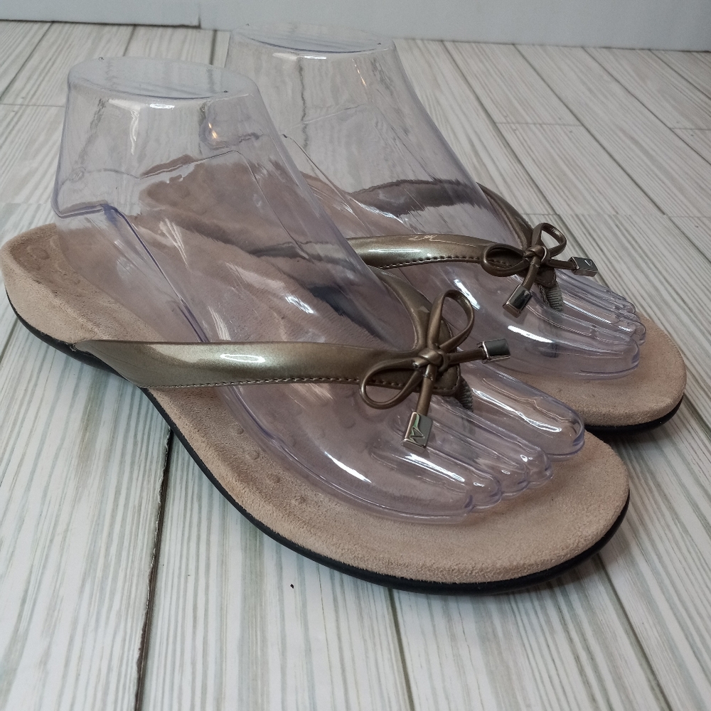 Vionic Patent Leather Bow Thong Sandals